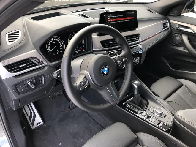 Notranjost je tipična za vozila BMW. FOTO: Aljaž Vrabec