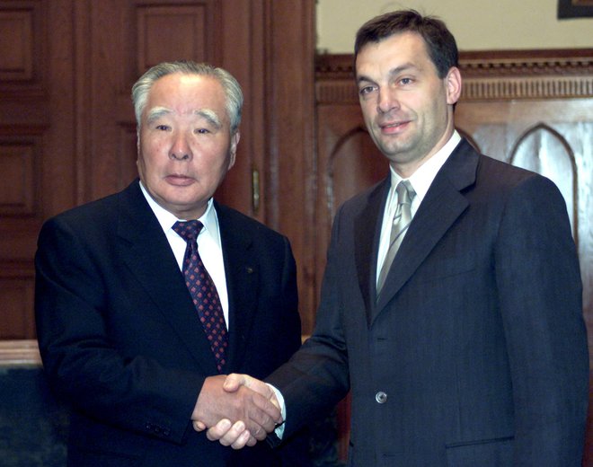 Suzuki ima med drugim tovarno na Madžarskem, z Viktorjem Orbánom je sodeloval že leta 2001. Foto Reuters