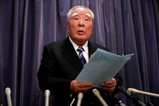 Šef avtomobilskega podjetja še zdaleč ne razmišlja samo o avtomobilih, ampak je njegov položaj povsem primerljiv z najvišjim političnim funkcionarjem. Tega se je Osamu Suzuki dobro zavedal. Foto Reuters