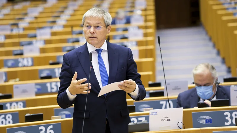 Fotografija: Predsednik skupine Renew Europe Dacian Cioloș dobro pozna razmere v slovenskem liberalnem bloku.
FOTO: Laurie Dieffembacq