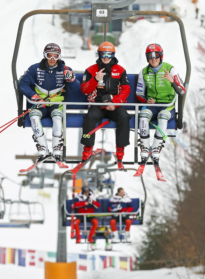 Žan Kranjec, Filip Zubčič in Štefan Hadalin med skupno vožnjo. FOTO: Matej Družnik