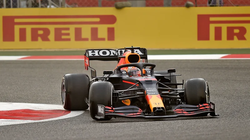 Fotografija: Max Verstappen je uvodni dan testiranj narekoval ritem v Bahrajnu. FOTO: Mazen Mahdi/AFP