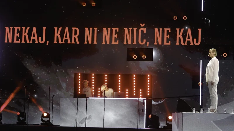 Fotografija: Živimo v tridesetem letu samostojnosti države, ki smo si jo pred tridesetimi leti tako želeli, a živimo tudi v politični mizeriji, ki jo arogantnemu avtokratu pomagajo vzdrževati nenačelni ljudje. Foto Jože Suhadolnik/Delo