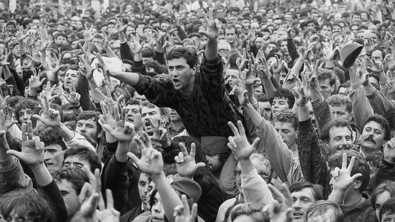 Fotografija: Študentski protest na Terazijah je nekoliko zamajal Miloševićev režim. Fotografiji Joco Žnidaršič