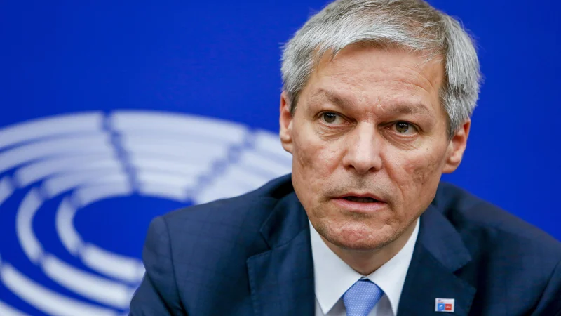 Fotografija: Dacian Cioloș je postal pozornejši na Slovenijo, ko se je seznanil s stališči Janeza Janše, ki jih izraža do novinarjev. FOTO: Mathieu Cugnot