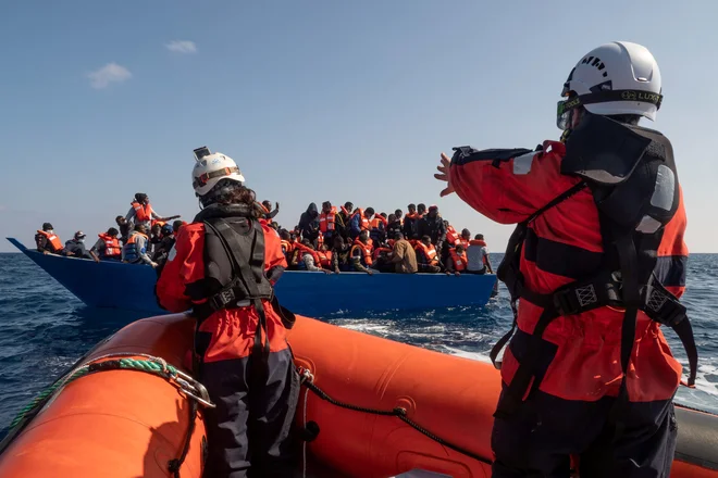 Temeljno politično vprašanje pri migracijskem svežnju je, kako bi države članice morale pokazati solidarnost z vstopnimi državami pod migracijskim pritiskom. FOTO: Reuters