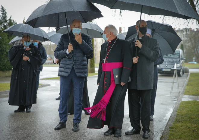 Žalna slovesnost za umerle za covidom-19 na ljubljanskih Žalah. FOTO: Jože Suhadolnik/Delo