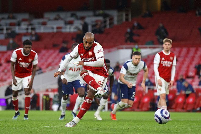 Tekmo je v prid Arsenala v 64. minuti odločil Alexandre Lacazette iz enajstmetrovke. FOTO: Julian Finney/AFP