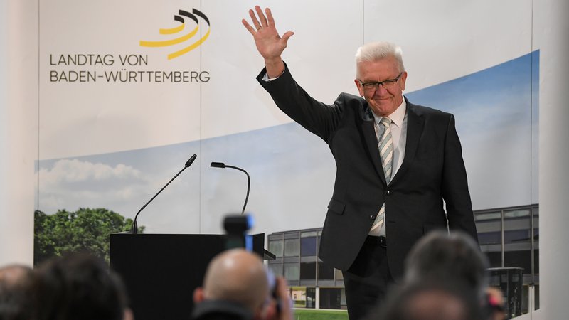 Fotografija: Winfried Kretschmann iz stranke Zeleni bo lahko znova sestavljal in vodil deželno vlado, tokrat pa bo lahkoizbiral tudi kabinet brez CDU. Foto: Andreas Gebert/Reuters