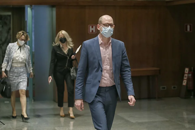 Tako Koprivc kot Matej T. Vatovec sta ministrico pozvala k odstopu. FOTO: Blaž Samec/Delo