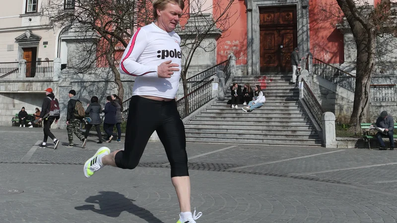 Fotografija: Tudi tokrat smo v vseh parih pretekli različne podlage in bili še prav posebej pozorni na to, čemu je kateri izmed modelov namenjen po besedah izdelovalcev in ali je res tako. FOTO: Dejan Javornik