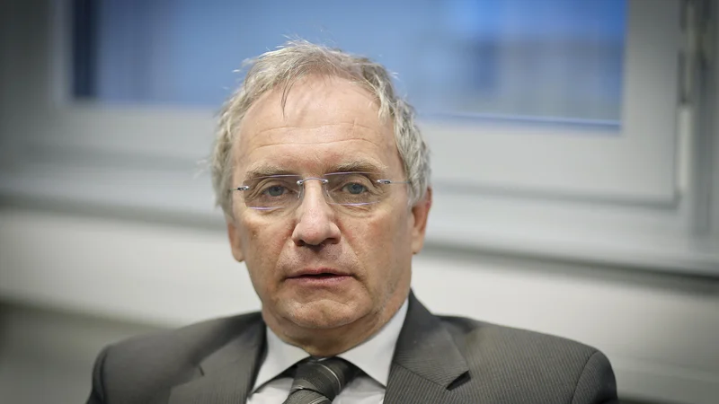 Informacijo, da naj bi Aleš Hojs s pomočjo političnih zaveznikov pridobil čudovito parcelo z razgledom na morje po nenavadno nizki ceni, so pod drobnogled vzeli tako na NPU kot v KPK. FOTO: Jože Suhadolnik/Delo