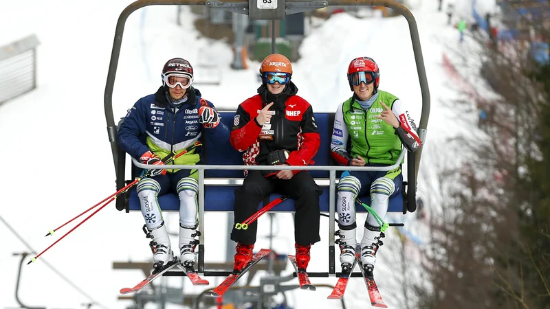 Fotografija: Filip Zubčić se je na podkorenski sedežnici zabaval v družbi Žana Kranjca in Štefana Hadalina. Foto Matej Družnik/Delo