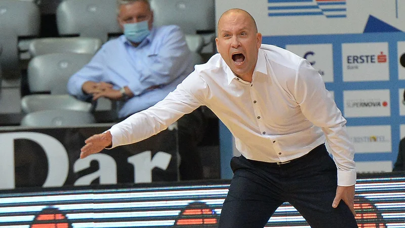 Fotografija: Vladimir Anzulović ni več trener Krke. FOTO: ABA