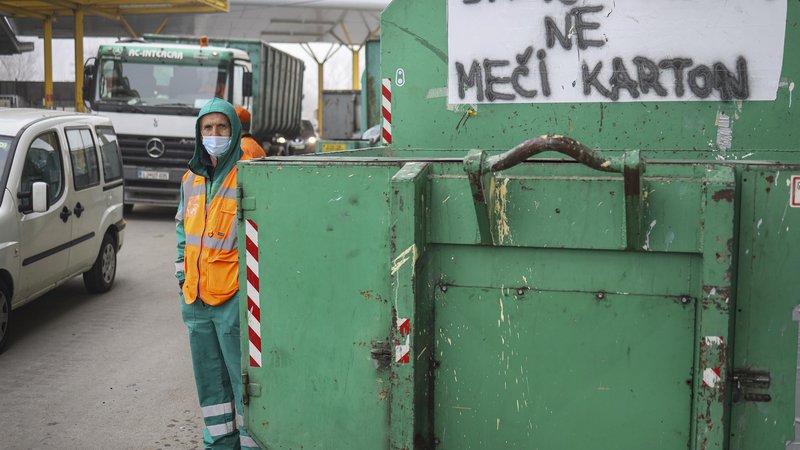 Fotografija: S 1. aprilom bodo na Koroškem poenotili zbiranje komunalnih odpadkov. FOTO: Jože Suhadolnik/Delo