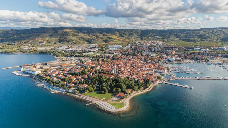 Fotografija: Na izolski občlini so v skladu s krovnim prostorskim dokumentom dali prednost predvsem gradnji individualnih hiš. FOTO: Jaka Ivancic/Rezidenca Momento