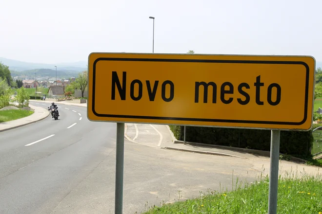 Po novem pravopisu bomo šli v Novo Mesto in Dolgo Vas. Fotografije Igor Modic, Marko Feist, Jože Suhadolnik