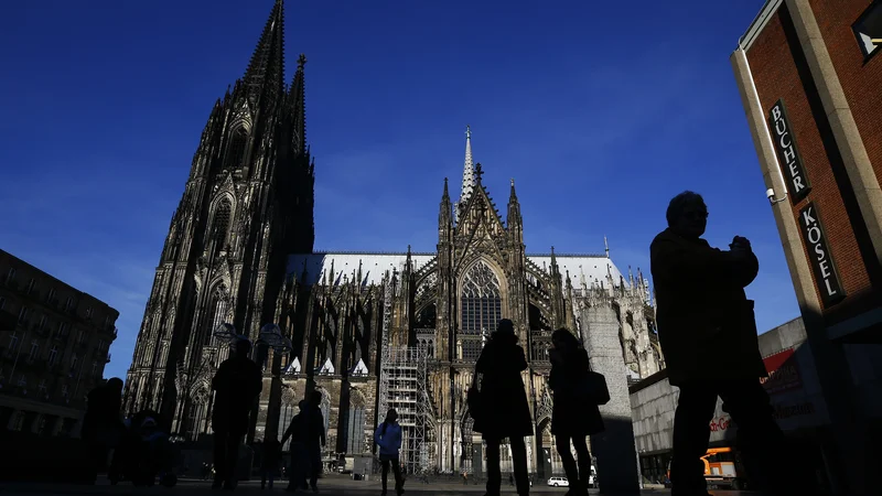 Fotografija: V kölnski nadškofiji sta 202 storilca zlorabljala 314 žrtev. FOTO: Wolfgang Rattay/Reuters