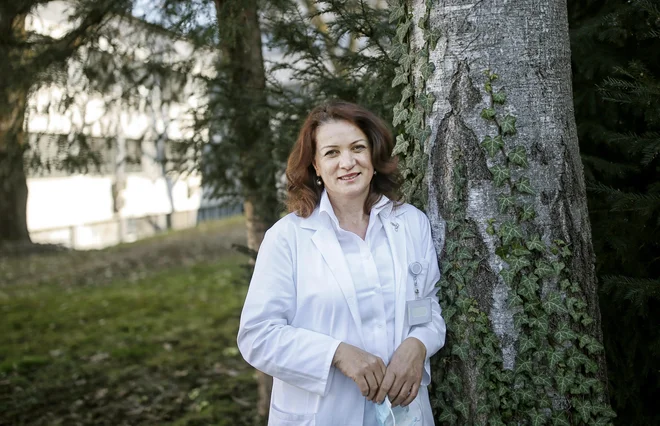 Huda prometna nesreča jo je v mladosti utrdila v prepričanju, da bo zdravnica. FOTO: Blaž Samec