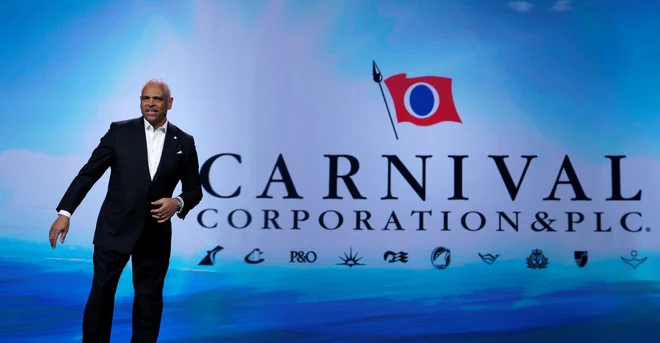 Arnold Donald pričakuje, da bo večina Carnivalove flote do konca leta spet plula. V njej je manj ladij kot pred krizo zaradi covida. Foto Rick Wilking/Reuters