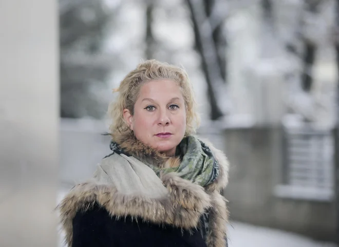 &raquo;Otro&shy;ka dojemam takšna, kot sta, torej nepopolna &ndash; saj tudi sama nisem popolna,&laquo; odnos s svojima otrokoma v najstniških letih opiše Ana Roš. FOTO: Jože Suhadolnik