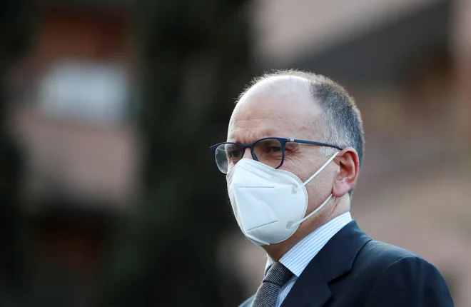Enrico Letta je tisti premier, ki ga je 2014. strmoglavil Matteo Renzi &ndash; isti, ki je letos spodnesel Giuseppeja Conteja.<br />
FOTO: Yara Nardi/Reuters