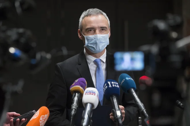 Minister Janez Cigler Kralj je prepričan, da je storil vse, kar je bilo v njegovi moči, da smo epidemijo v domovih starejših obvladovali v okviru danih razmer in možnosti. FOTO: Jure Eržen/Delo