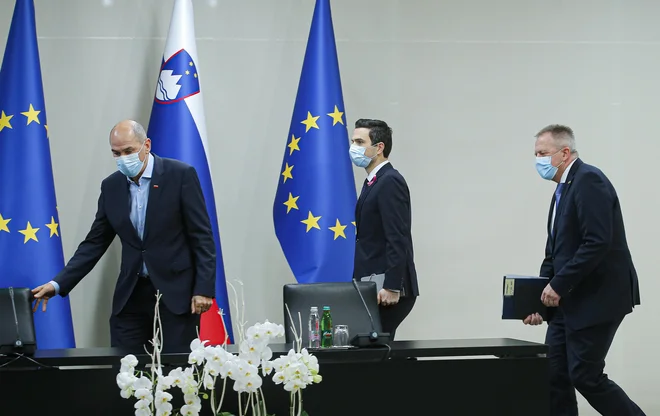 Manjšinska vlada se bo po letu vladanja opotekala na oblasti morda še eno leto ali celo dlje. FOTO: Jože Suhadolnik/Delo