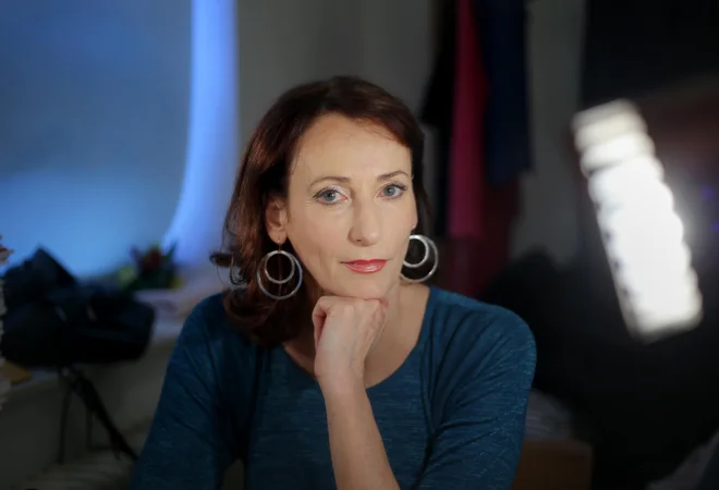 Zdi se mi, da je poezija to, kar najbolj čisto in najgloblje privre iz mene, meni Saša Pavček. FOTO: Jože Suhadolnik/Delo