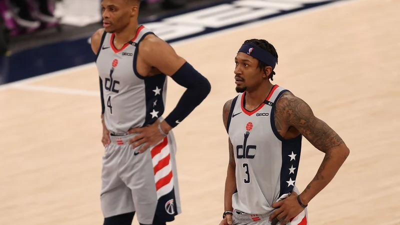 Fotografija: Bradley Beal (desno) se je ustavil pri 43 točkah, Russell Westbrook pa pri 35 točkah. FOTO: Patrick Smith/AFP