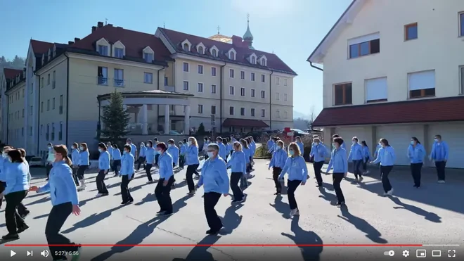 Presenečenje je nastalo zato, kot pravijo v Domu svetega Jožefa, da &raquo;našim stanovalcem pokažemo, kako zelo jih cenimo in jih imamo radi&laquo;.<br />
FOTO: Posnetek zaslona