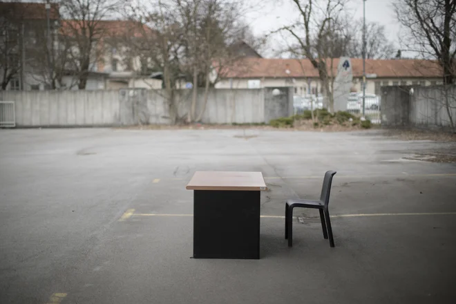 Vse več ljudi upravičeno opozarja na problem strankokracije, kjer ni prostora niti za državljane niti za demokracijo. FOTO: Jure Eržen/Delo