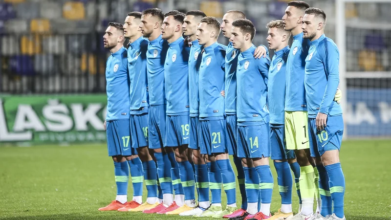 Fotografija: Kapetan Slovenije Timi Max Elšnik (desno) je prvi med enakimi. FOTO: Jure Banfi