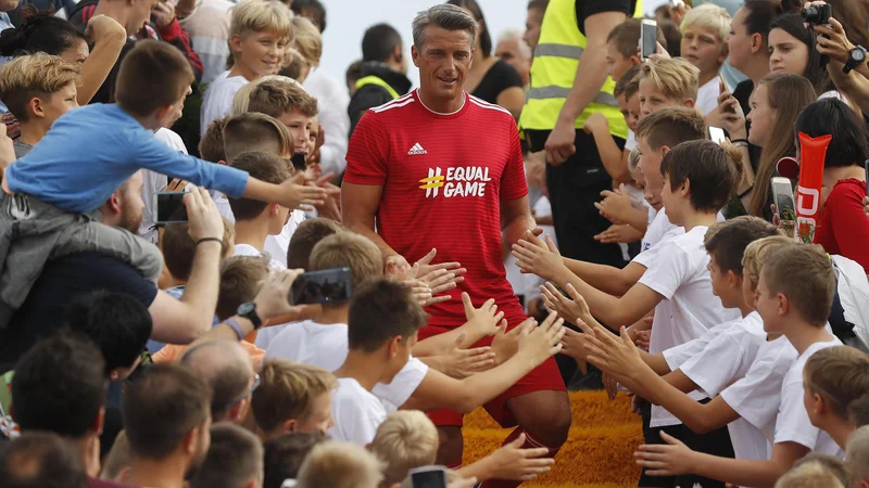 Fotografija: Prijazen, ustrežljiv in eden od najbolj priljubljenih nogometašev v Sloveniji, to je selektor slovenske reprezentance do 21 let Milenko Aćimović FOTO: Leon Vidic/Delo
