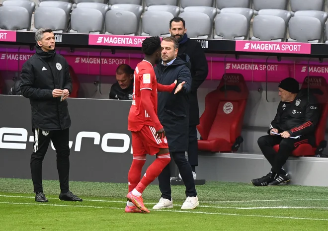 Alphonso Davies je moral hitro pod prho. FOTO: Matthias Balk/AFP