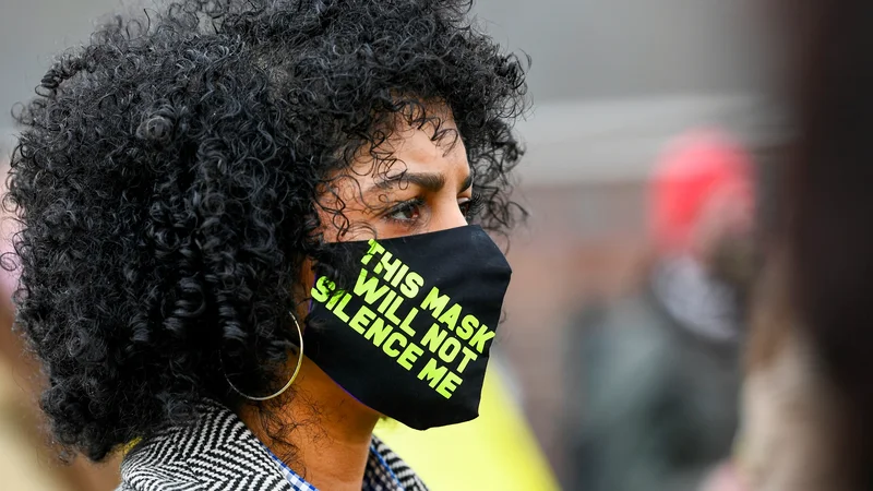 Fotografija: Cepljenje je v EU postalo prvorazredno politično vprašanje. FOTO: Piroschka Van De Wouw/Reuters