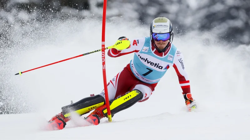 Manuel Feller se je na vrh zavihtel s šestega mesta. FOTO: Denis Balibouse/Reuters