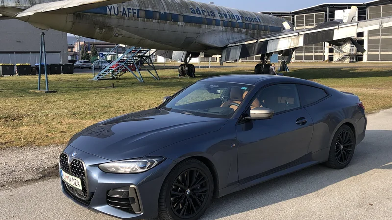 Fotografija: BMW M440i s svojo nizko linijo in športnim zadkom obljublja dobre vozne občutke. FOTO: Aljaž Vrabec