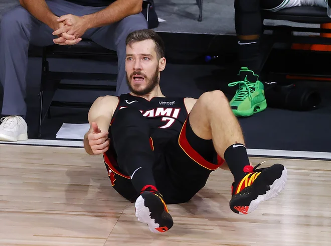 Goran Dragić je tekmo izpustil zaradi poškodbe hrbta. FOTO: Kevin C. Cox/AFP