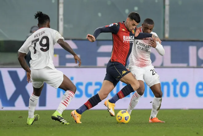 Gianluca Scamacca je v odlični formi, v petkovem ligaškem dvoboju proti Parmi je dosegel oba gola za zmago Genoe z 2:1. FOTO: Jennifer Lorenzini/Reuters