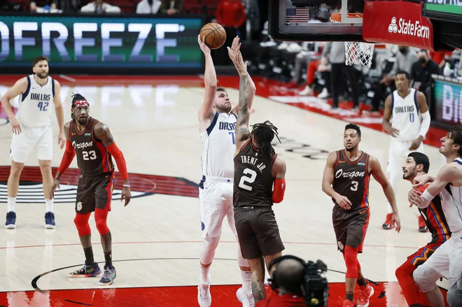 Luka Dončić je Portlandu nasul 37 točk, zgrešil je le enega izmed devetih poskusov za tri točke. FOTO: Soobum Im Usa/Today Sports