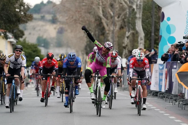 Po sedmih krogih v okolici Izole je bil odločilen ciljni sprint na Cankarjevem drevoredu. FOTO:&nbsp;Aleš Fevžer
