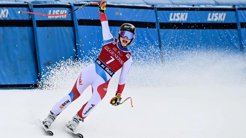 Fotografija: Čeprav Lara Gut-Behrami ni bila najboljša smučarka minule sezone, pa je z nagradami zaslužila največ. FOTO: Miguel Medina/AFP