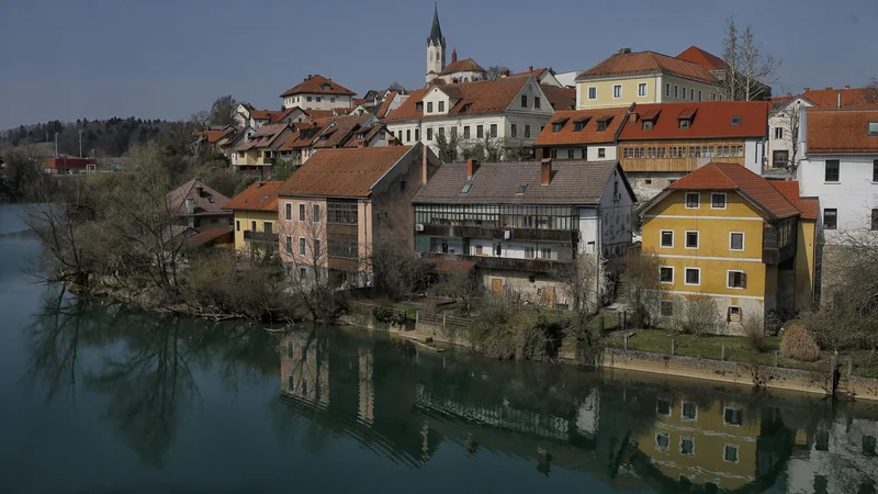 Fotografija: Tudi Novo mesto je s svojim lepo urejenim osrednjim trgom vredno nedeljskega izleta. FOTO: Blaž Samec