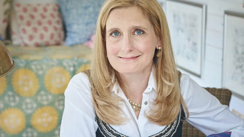 Fotografija: Slovita mladinska pisateljica Cressida Cowell v svoji vrtni lopi
FOTO: Debra Hurford Brown