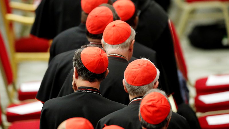 Fotografija: Vatinskanski kardinal je denar pral prek Ljubljane. FOTO: Alessandro Bianchi/Reuters