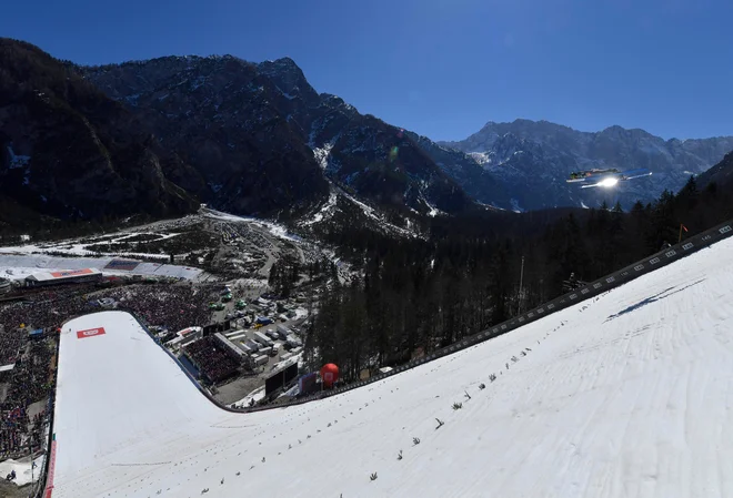 Ogled največjega slovenskega športnega spektakla je namenjen spodbujanju mladih navijačev k zdravemu in aktivnemu življenjskemu slogu<em>. </em>FOTO: BOBO