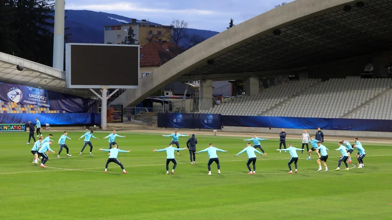 Fotografija: Slovenska nogometna reprezentanca z velikim optimizmom pričakuje otvoritveno tekmo evropskega prvenstva proti branilcem naslova Španiji. FOTO: NZS