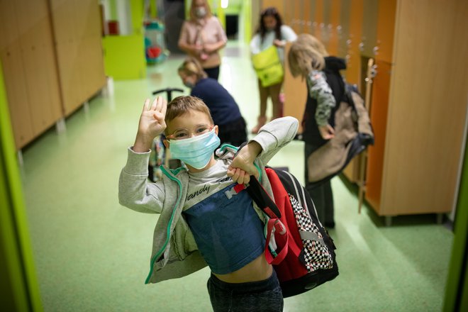 Šole naj v tem trenutku ne bi bile gonilo okužb. FOTO: Voranc Vogel/Delo