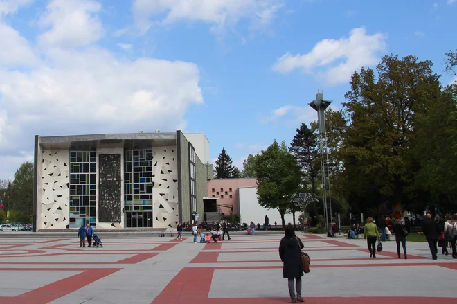 Dom kulture v Velenju sodi med najkvalitetnejše, celostno zasnovane objekte povojne, moderne arhitekture v Sloveniji. FOTO: Piano Brane